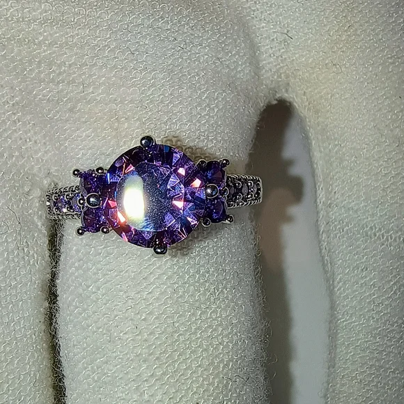 Elegant Purple Gemstone Ring - Picture 5 of 16